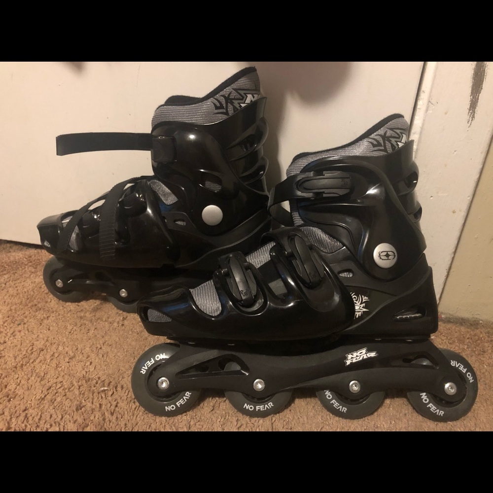 Adjustable unisex rollerblades
